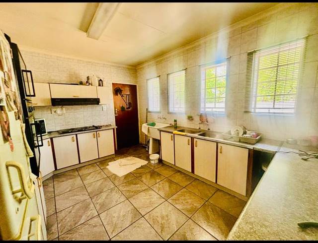 3 BEDROOM HOUSE FOR SALE IN VANDERBIJLPARK CE 3